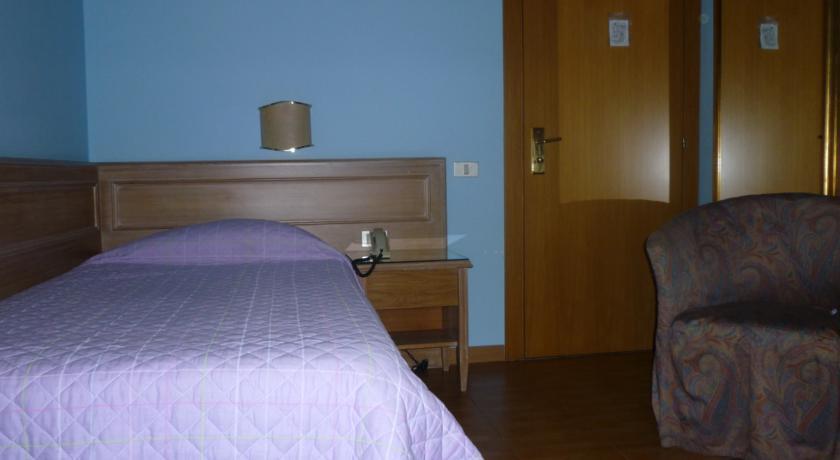 Hotel Ascot Binasco Buitenkant foto