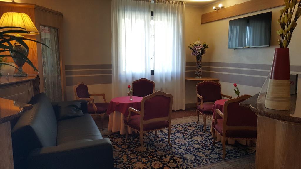 Hotel Ascot Binasco Buitenkant foto
