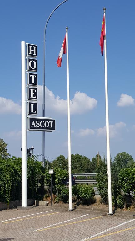 Hotel Ascot Binasco Buitenkant foto