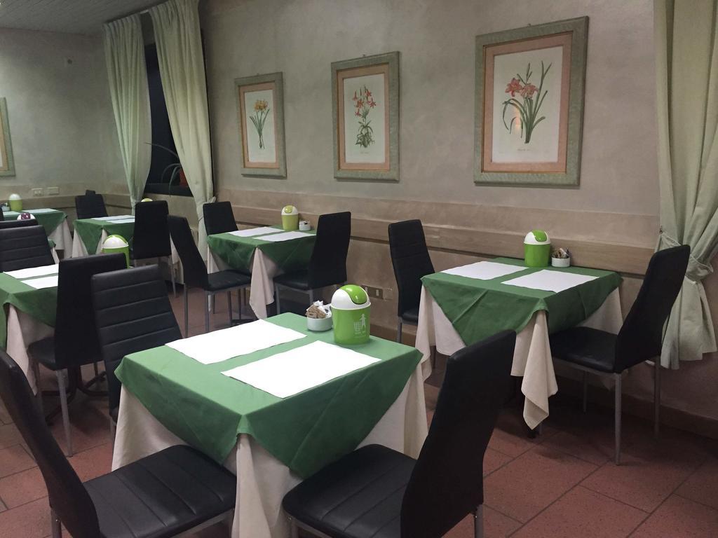 Hotel Ascot Binasco Buitenkant foto