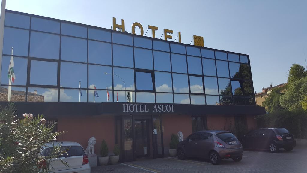 Hotel Ascot Binasco Buitenkant foto
